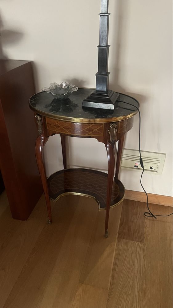 Mesa apoio com pedra mármore