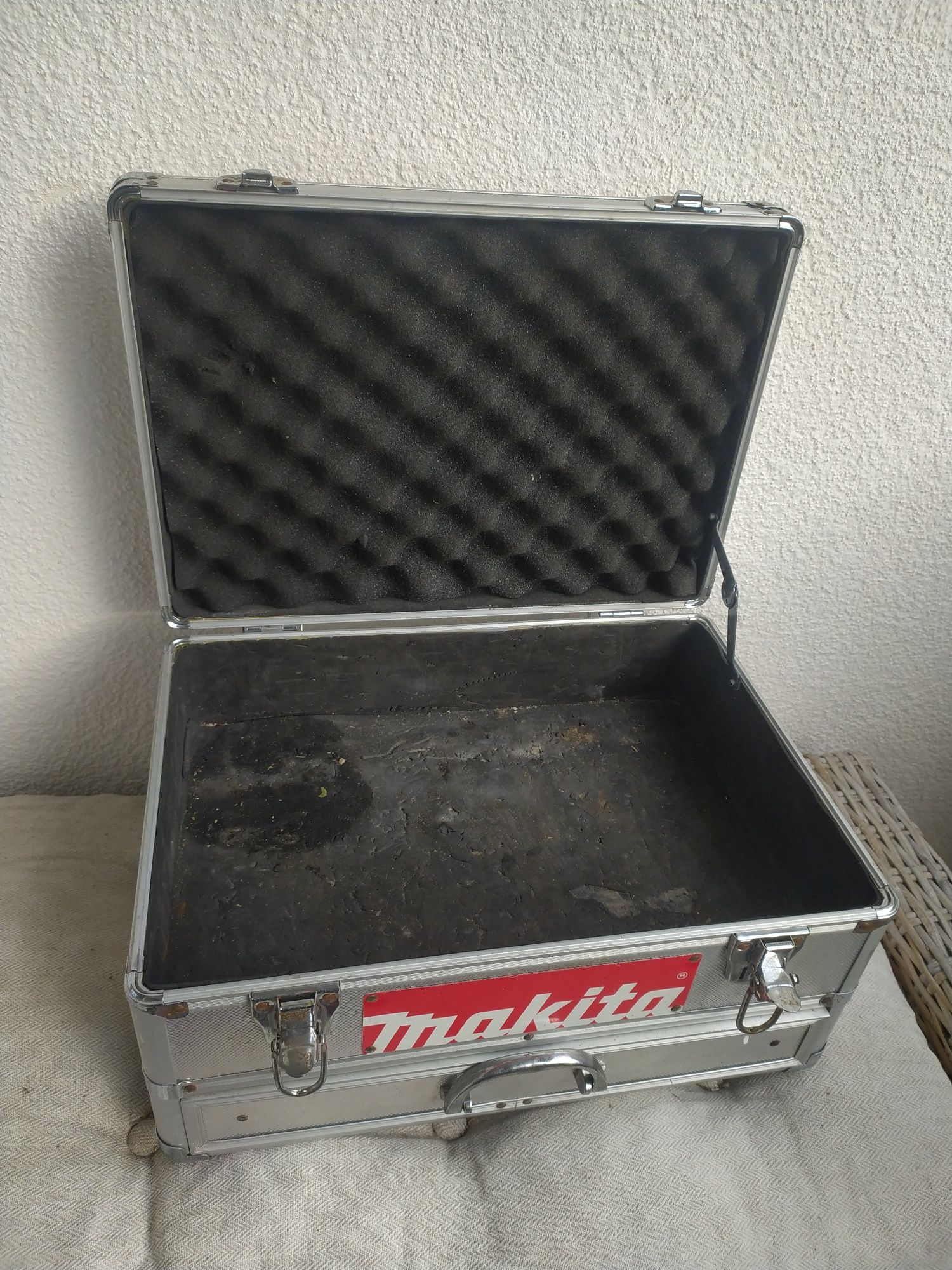 Makita skrzynia/ walizka/ skrzynka aluminiowa na wiertła lithum