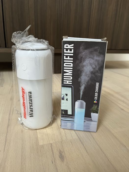 Mini nawilżacz powietrza zmieniający kolor