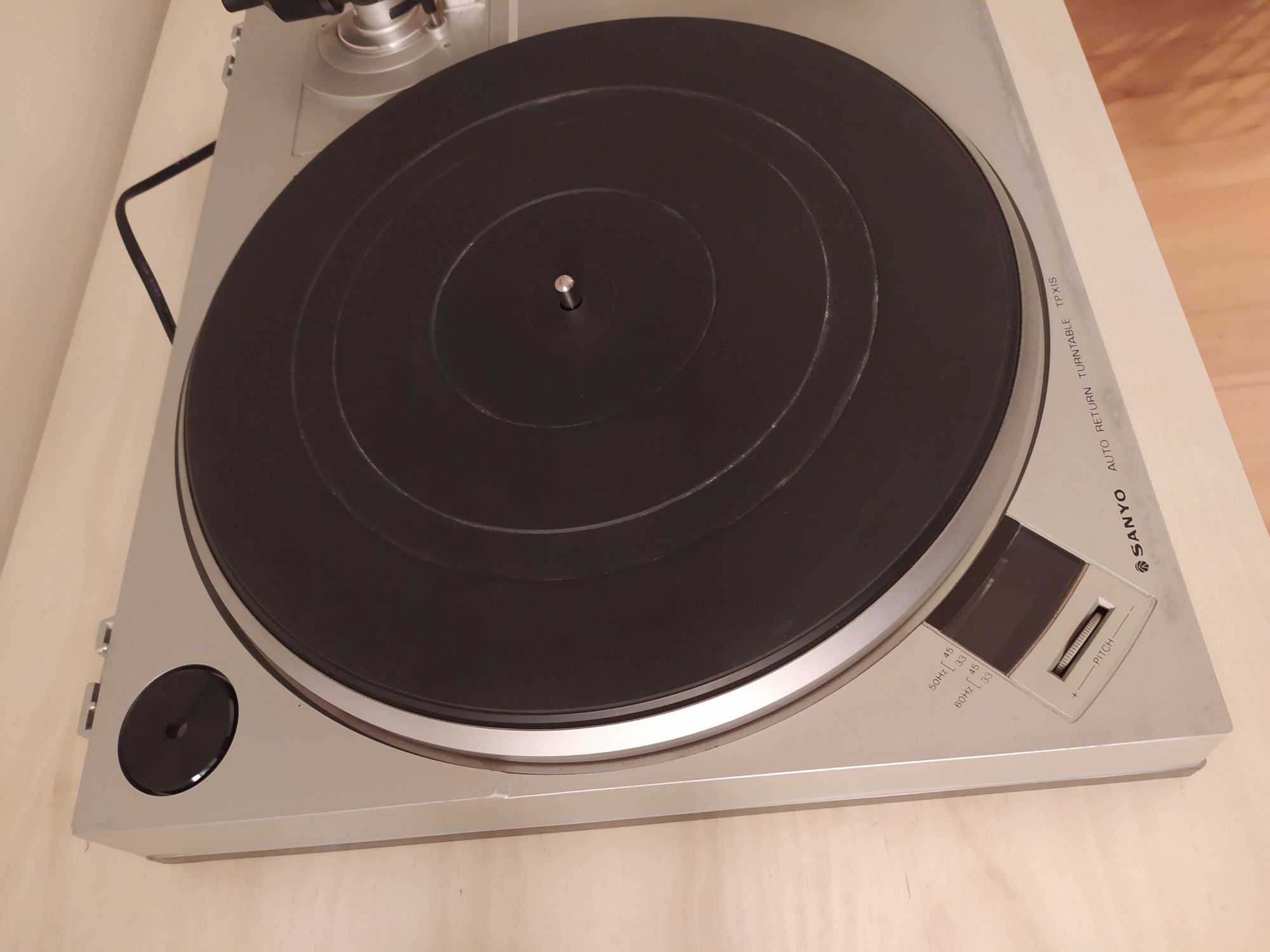 Gira discos Sanyo X1S com auto return