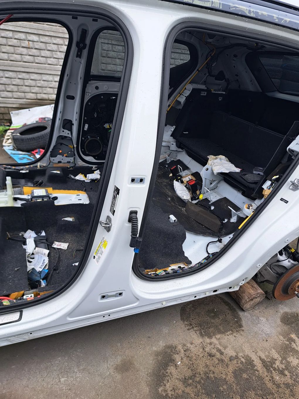 VOLVO XC40 II SLUPEK B ĆWIARTKA LEWA PRAWA