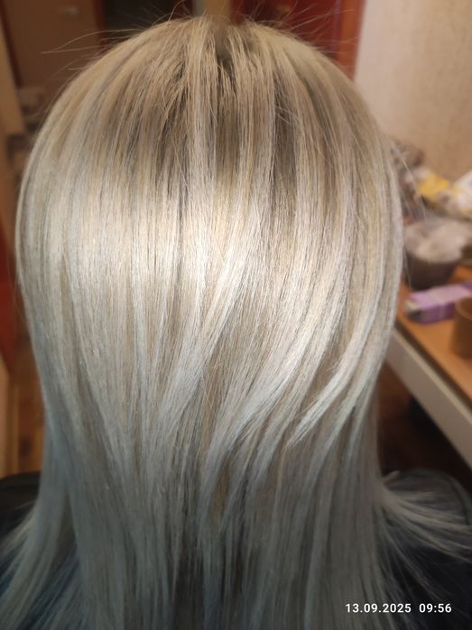 Перукар жіночий , макіяж, фарбування