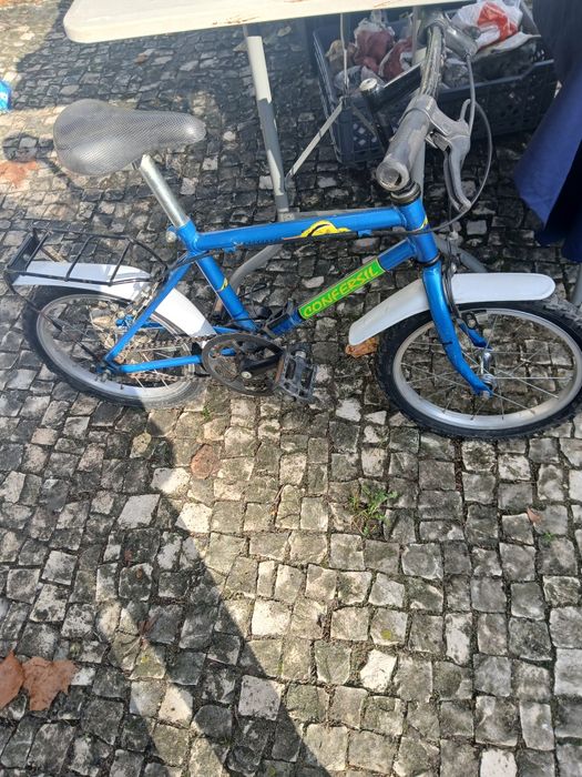Duas bicicletas de criança  preço de cada uma