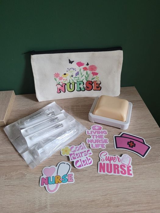 Kosmetyczka + zestaw do podawania zastrzyków