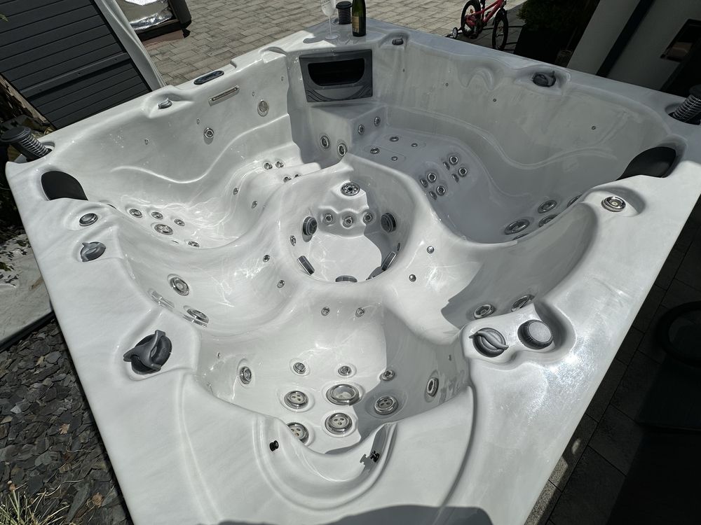 Jacuzzi Całoroczne – Duże, Luksusowe, Mega Wypas !!! BubbleSpa !!!