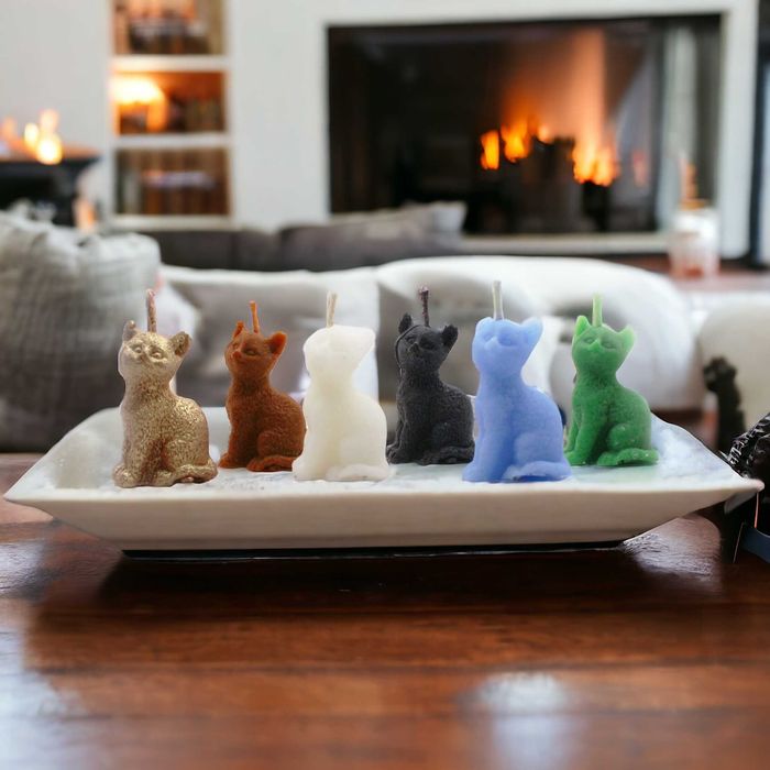 Zielona świeca wizerunkowa kot z wosku pszczelego - rękodzieło