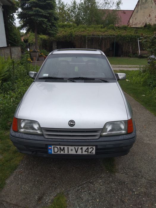 Opel Kadet Sedan Beauty 1.4i bezyna