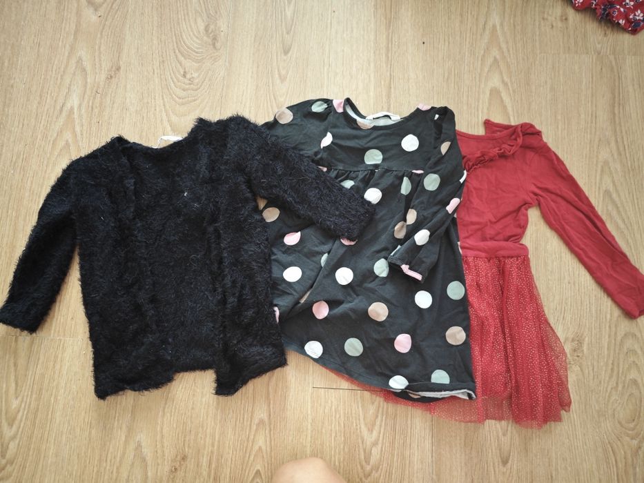 Zestaw ubranek dla dziewczynki 98/104 hm