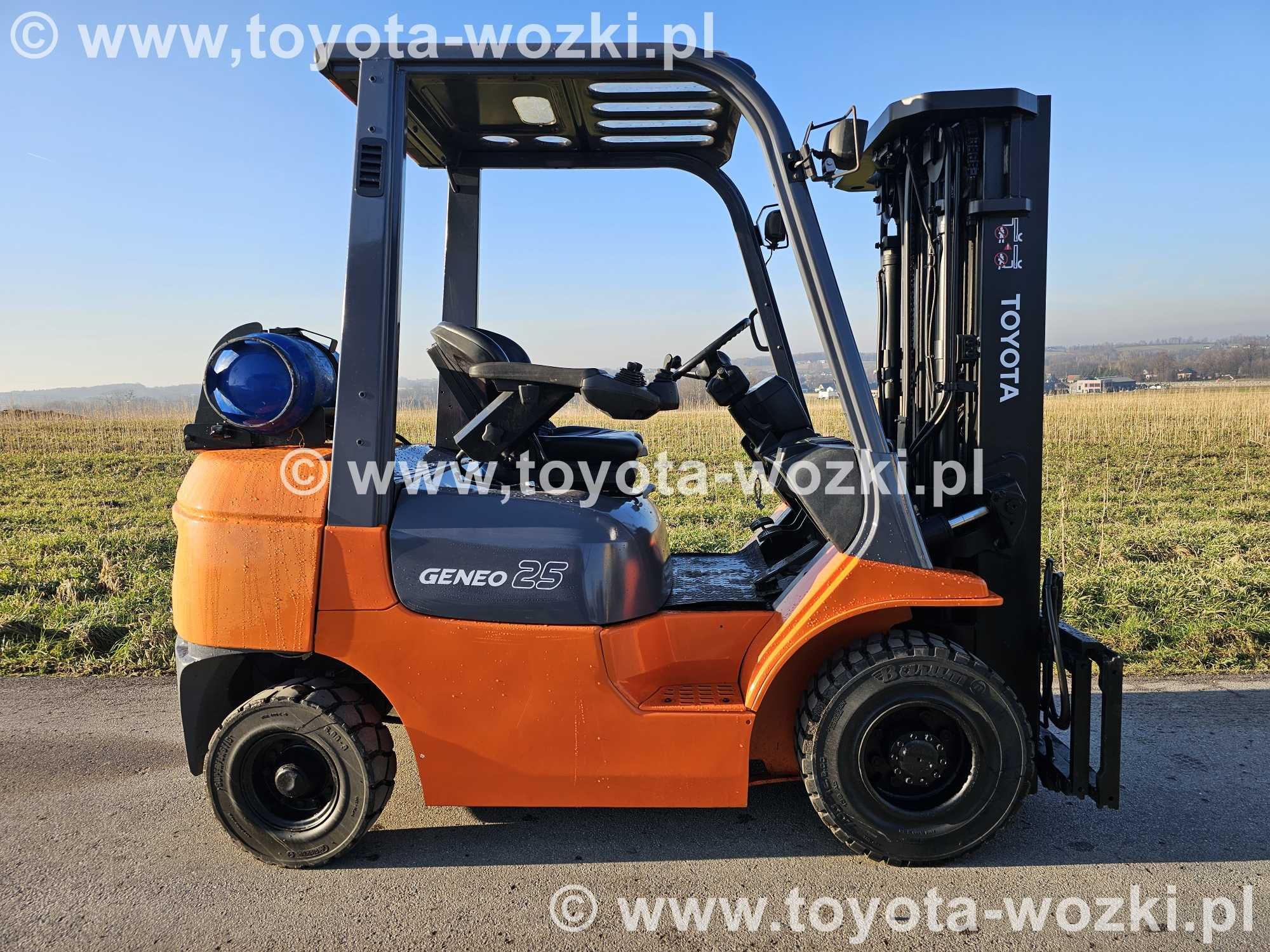 Wózek widłowy TOYOTA 7FGF25 triplex 2500 kg, TOYOTA 7FG25 widlak Linde