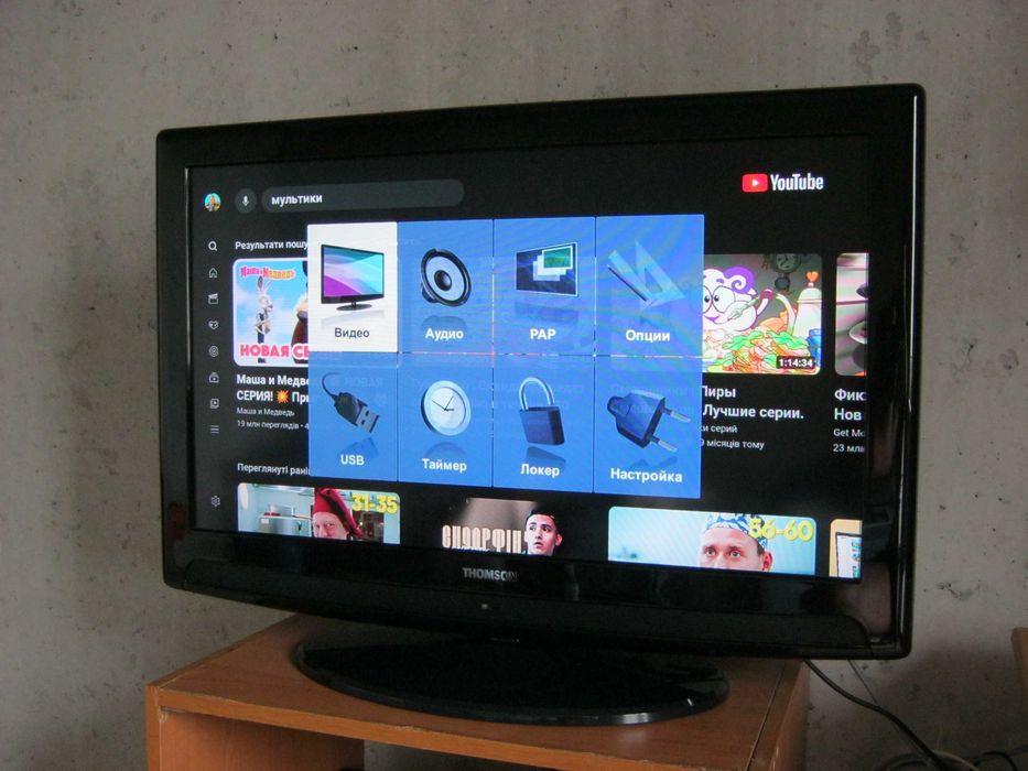 LCD 32'' телевізор Thomson 32HR3234 в гарному стані, документи, пульт
