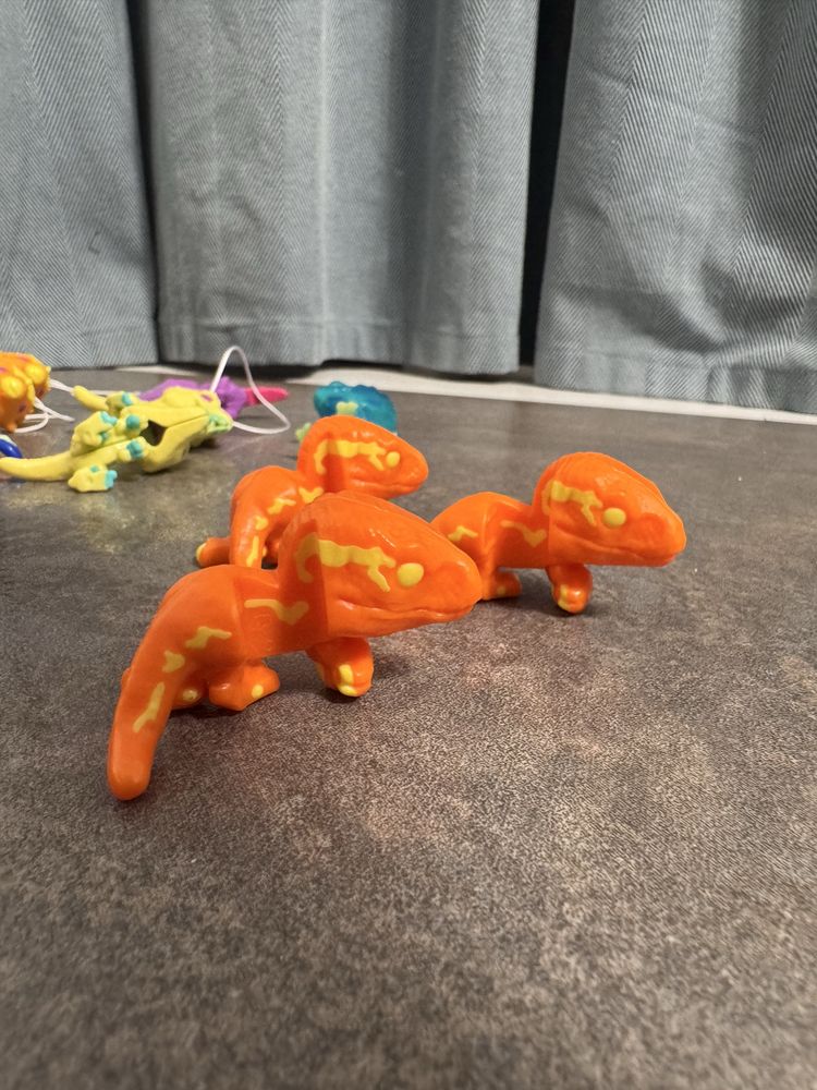 Dinozaur VQ302 Plateosaurus figurka Jurassic World Kinder Joy zabawka