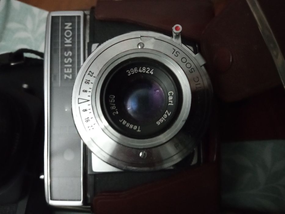 Quatro máquinas fotográficas. a Yashica está a funcionar,