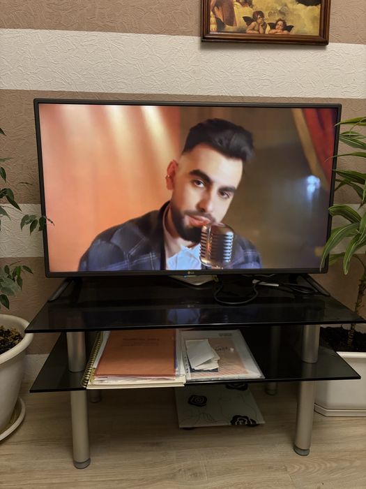 Телевізор LG 42FL5800
