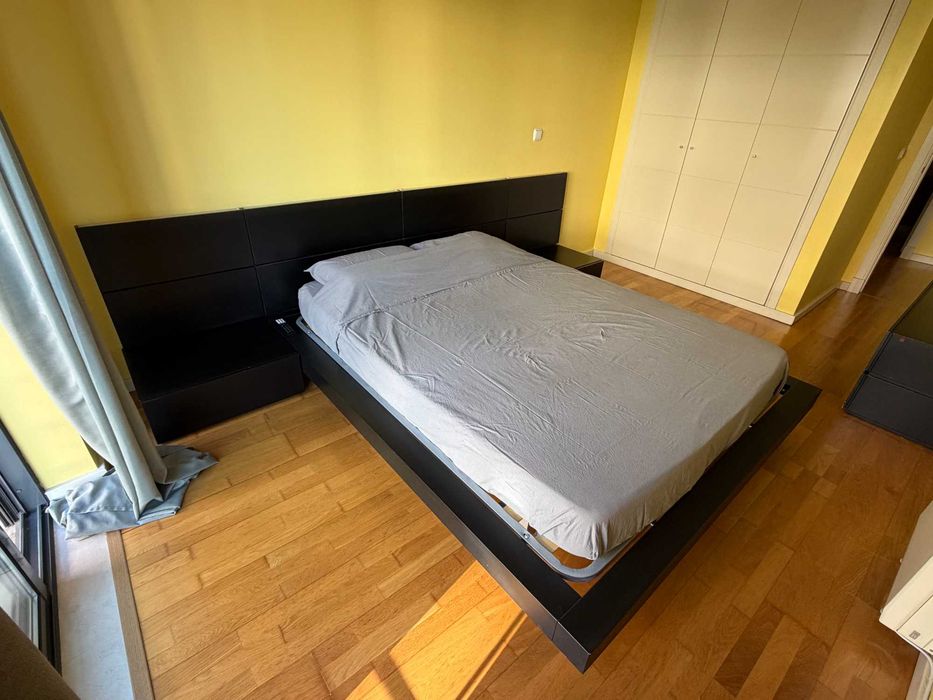 Quarto Completo -Cama, Cabeceira, Cómoda, Espelho e Mesas de Cabeceira