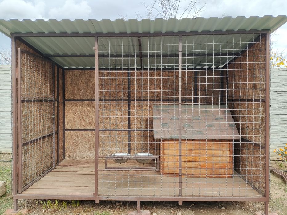 Вольер с будкой для собаки