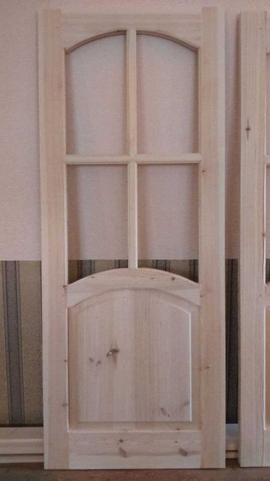 Двері з дерева вхідні та міжкімнатні