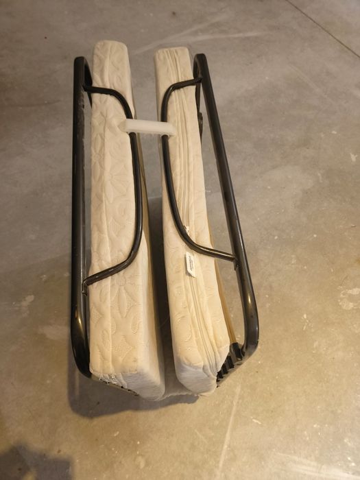 Łóżko polowe z materacem