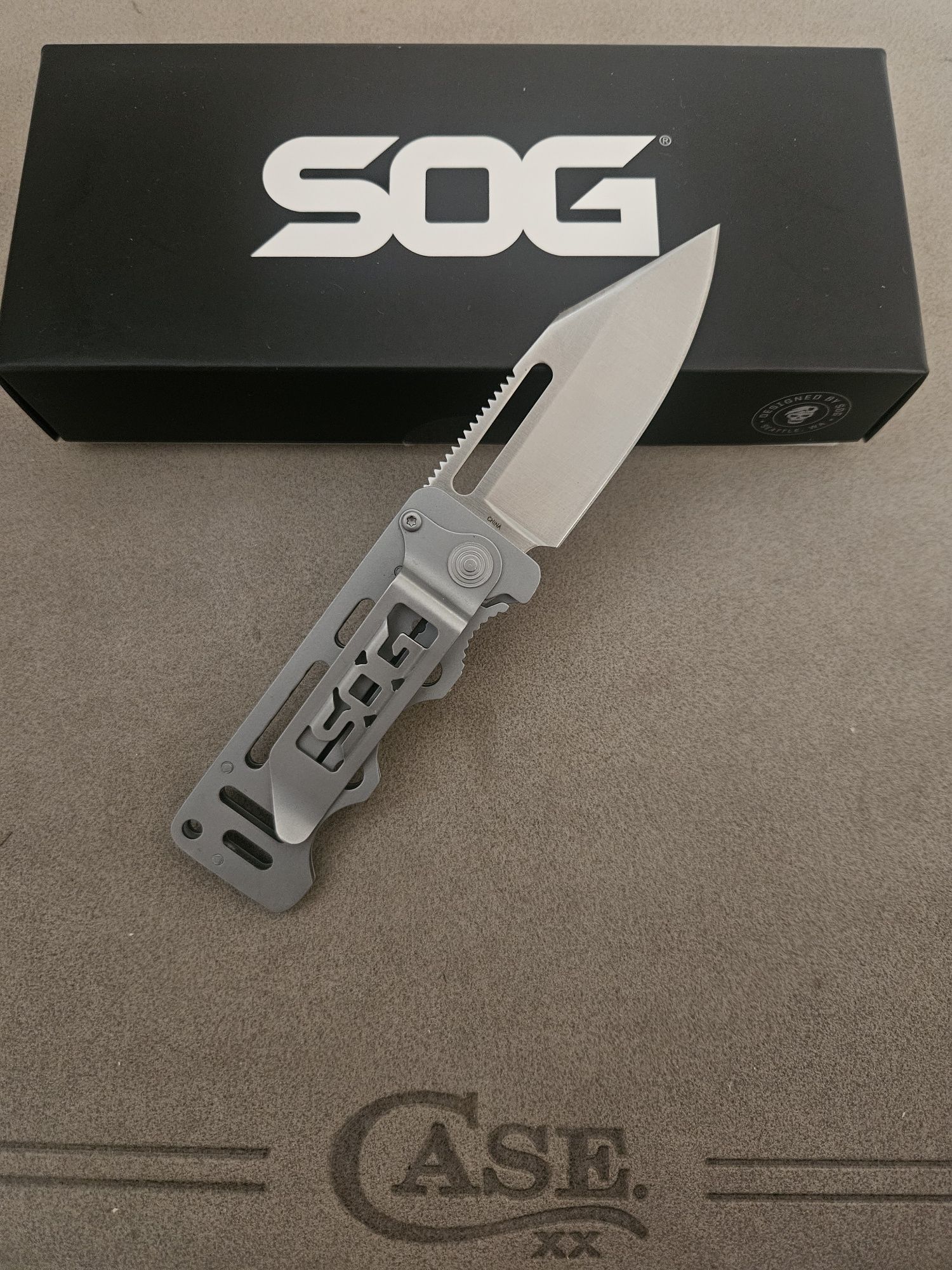 Sog Cash Card EZ1-BX, компактний ніж-затиск для грошей