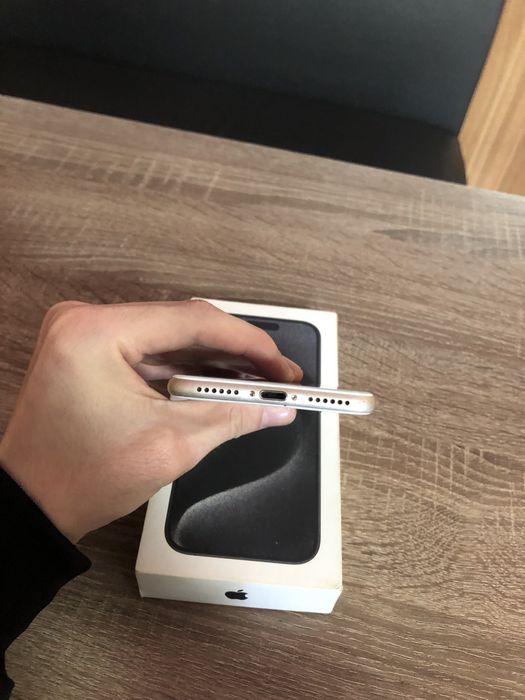 iPhone 7 в хорошем состоянии