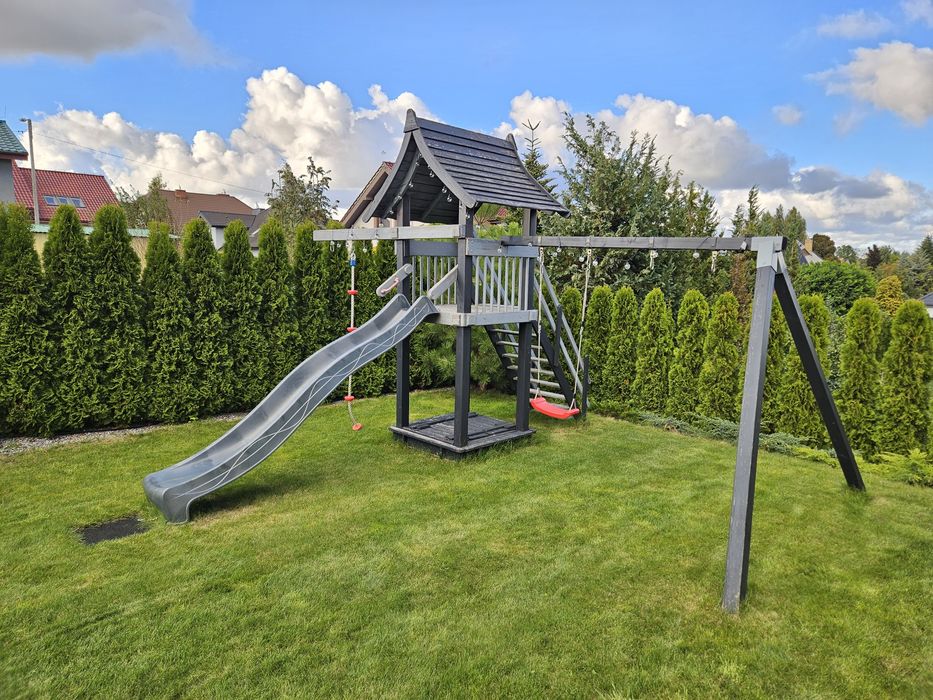 Drewniany plac zabaw