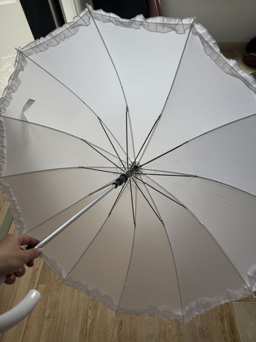 Bialy parasol duzy