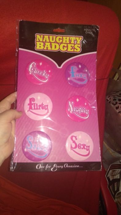 подарок девушке набор значков крупные naughty badges saucy sexy секси