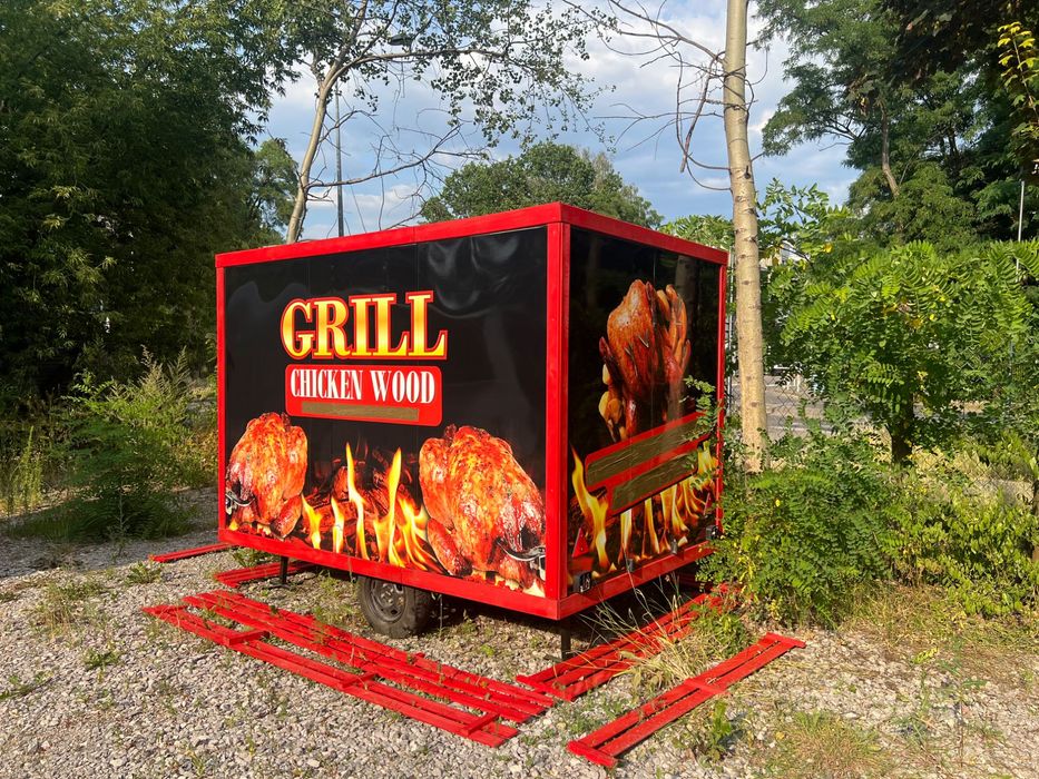 Przyczepa Gastronomiczna  o wymiarach 3,00 x 2,00 x 2,00 m