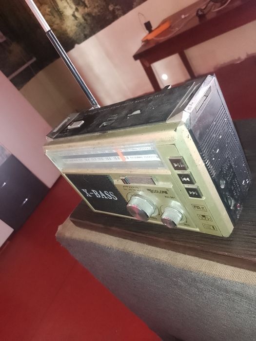 Продам радиоприемник  с фонариком