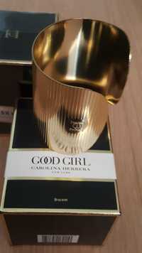 Carolina Herrera Good Girl logowana złota bransoleta