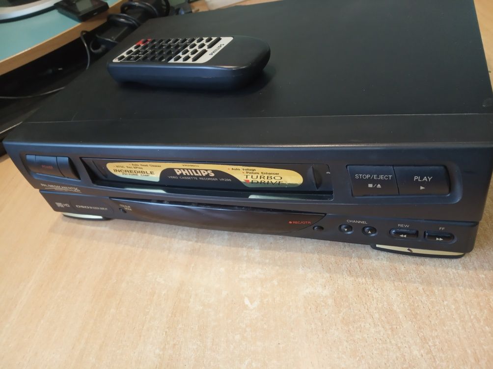 Видеомагнитофон Phillips VR296/55