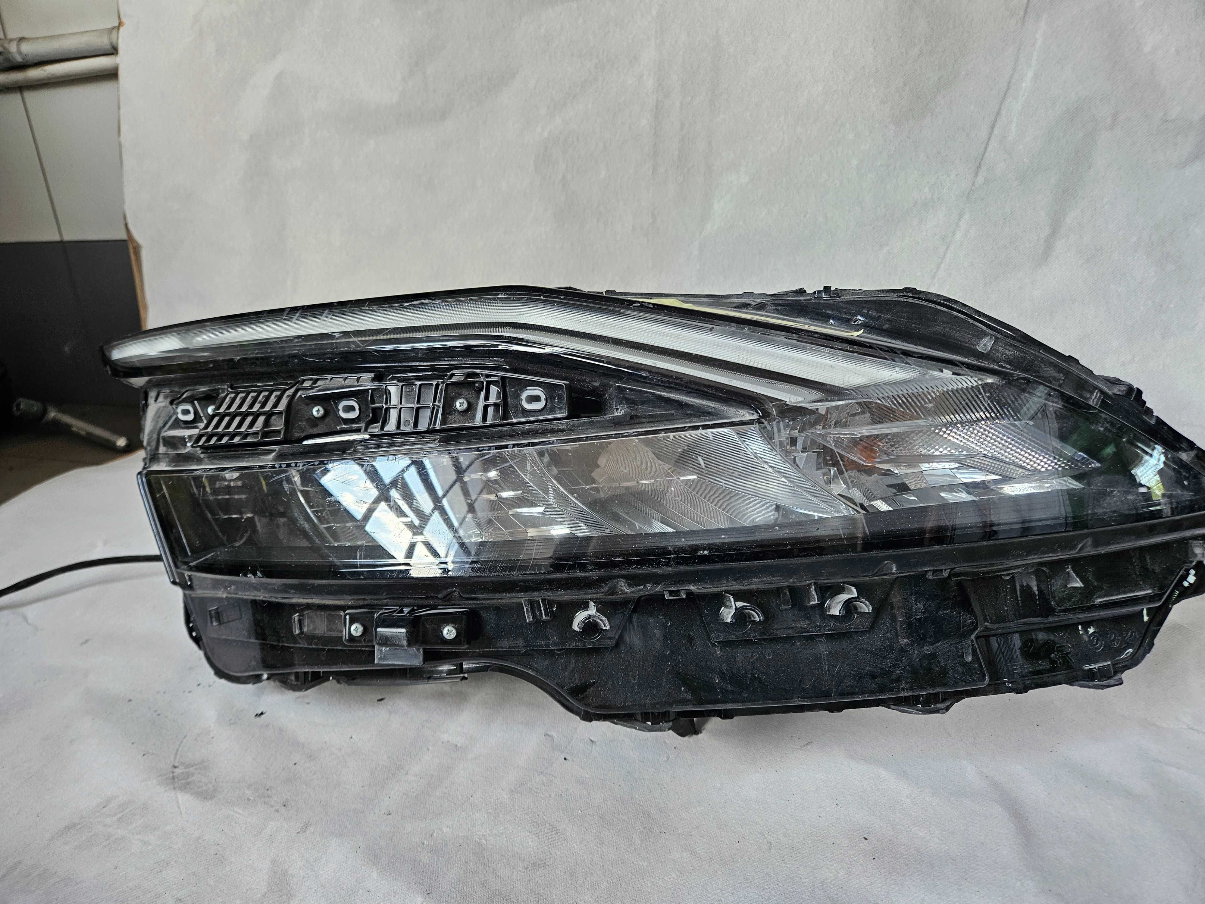 Reflektor Lampa Prawy przód Nissan Qashqai J12