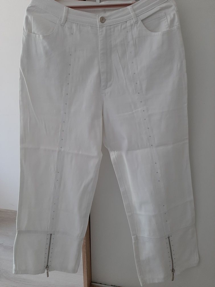 Spodnie damskie białe z cekinami i zamkami na dole