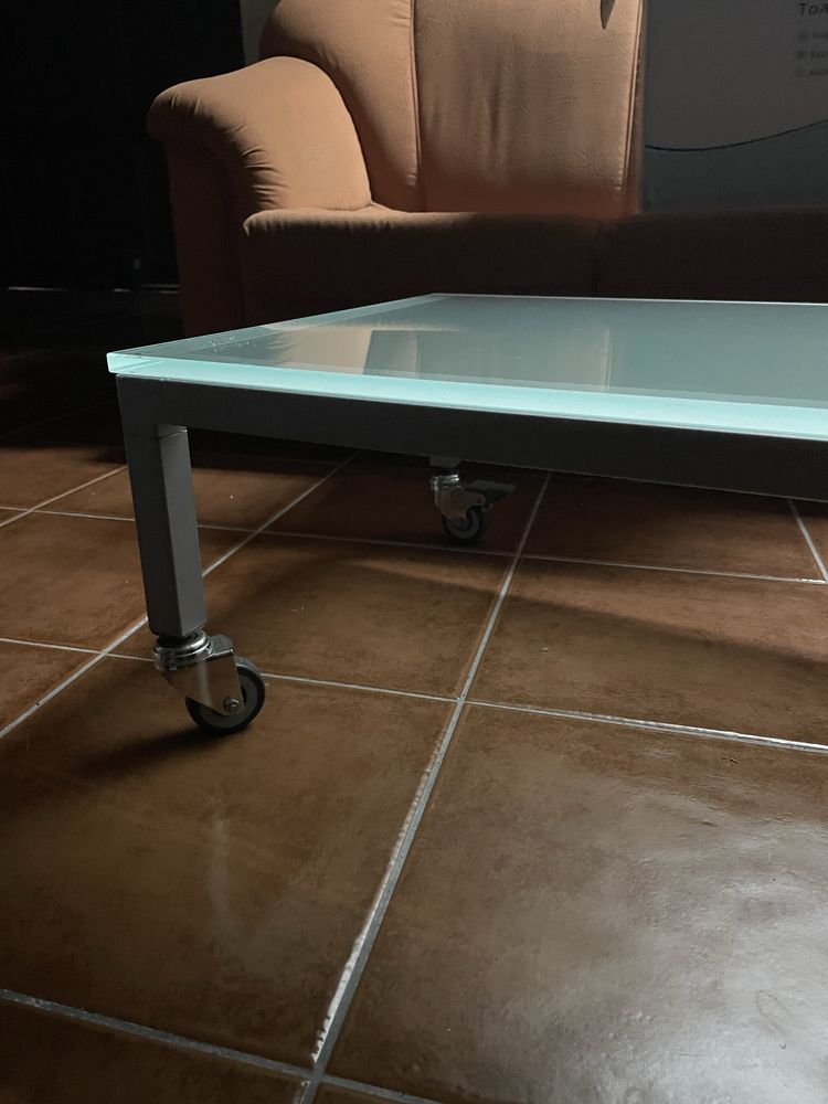 Mesa de centro de vidro