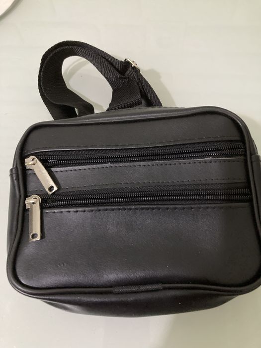 Чоловіча  барсетка через плече. чорного кольору