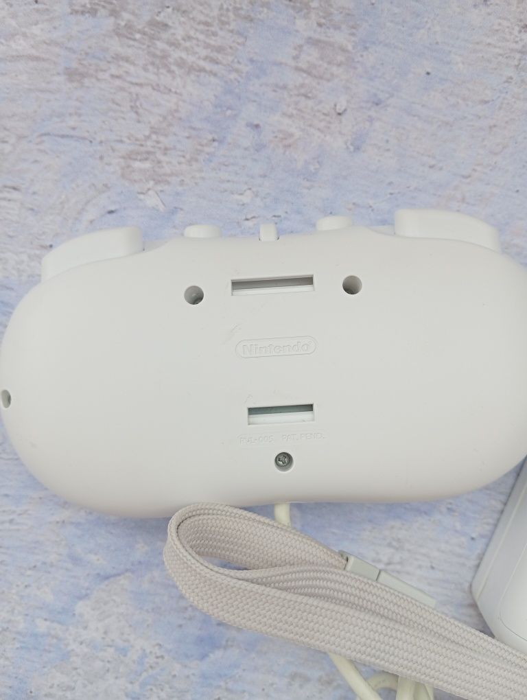 Джойстики Nintendo  Wii Remote (також відомий як Wiimote) оригінал