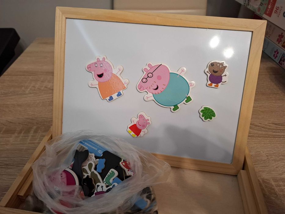 Sprzedam - Tablica kredowa i suchościeralna + magnesy Świnka Peppa