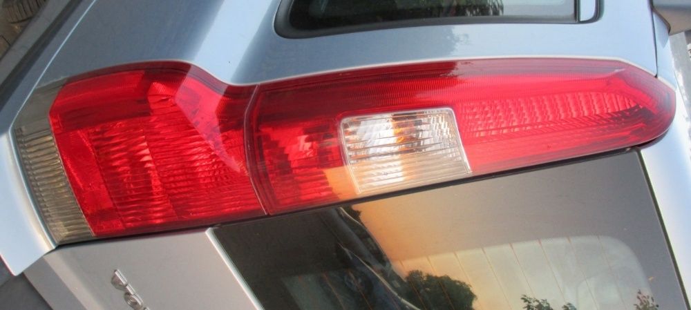 VOLVO V70 XC70 Lampa Tył Tylna Górna Oprawka CZĘŚCI RADOM