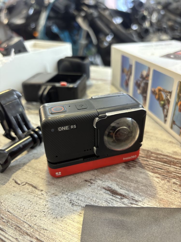 Відеокамера Insta360 ONE RS 4K