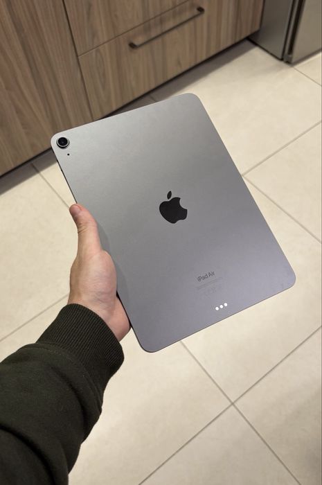 IPad Air M1 в идеале 64гб