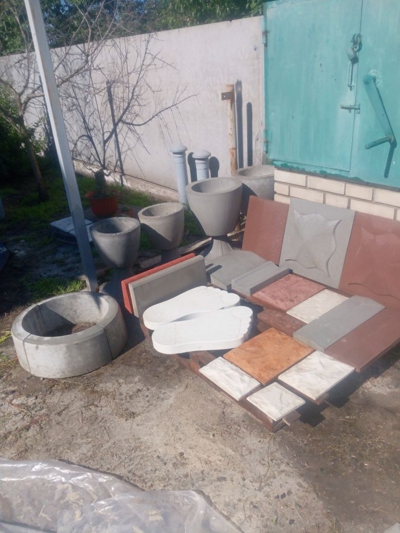 Вази для квітів.парковочні полусфери.