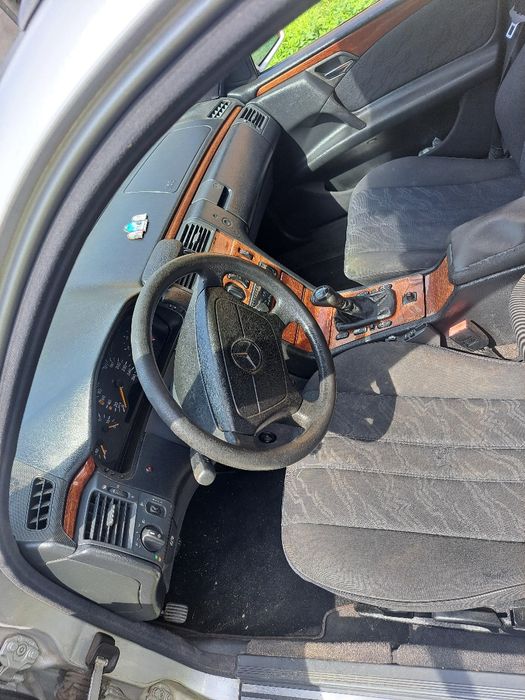 Mecedes w 210 2.5td na części