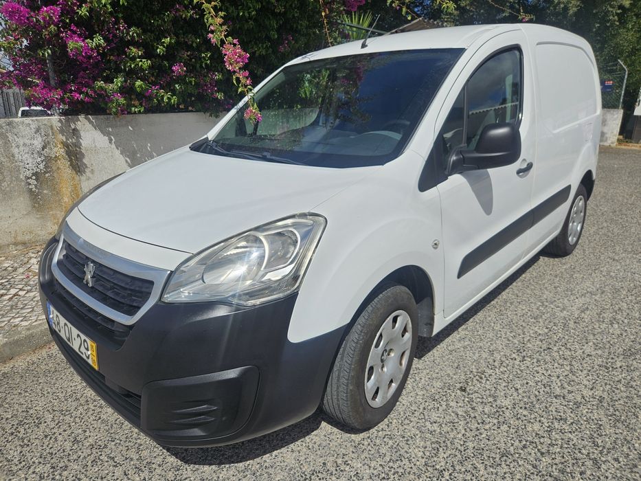 Peugeot partner 1.6  iva 3 lugares 2015