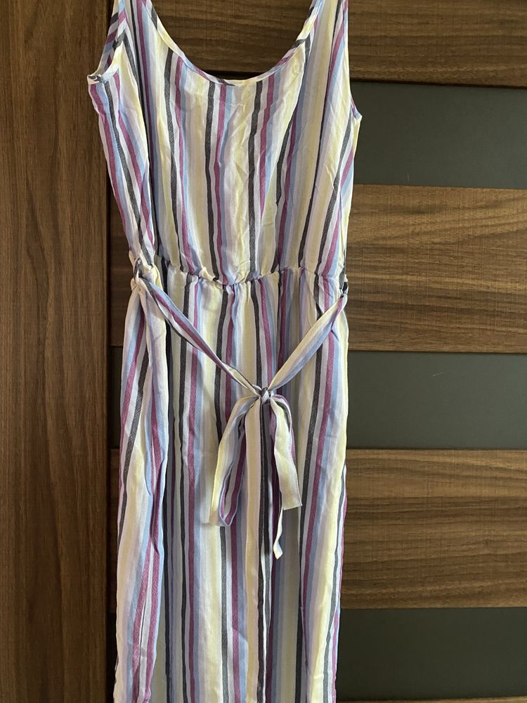 letnia sukienka maxi w paski marki coalition
