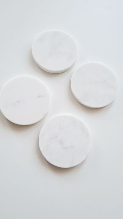 Marmurowe podkładki Westwing  białe, zestaw eleganckich podstawek