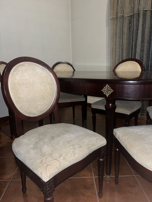 Mesa com 6 cadeiras