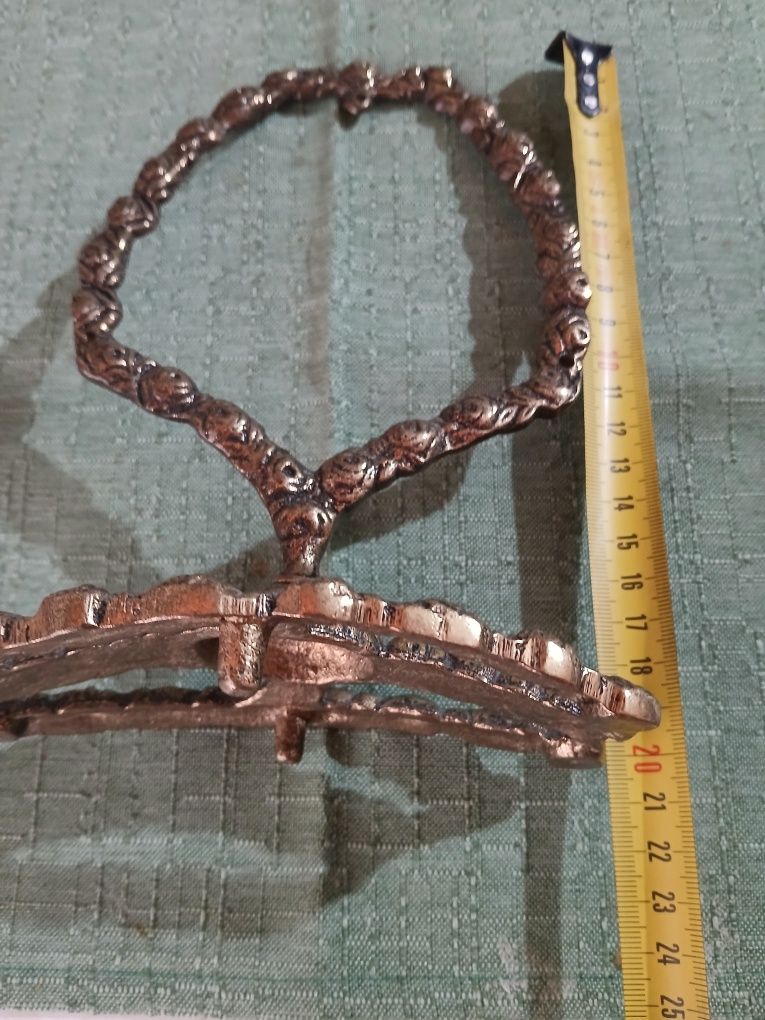 Suporte antigo de latão