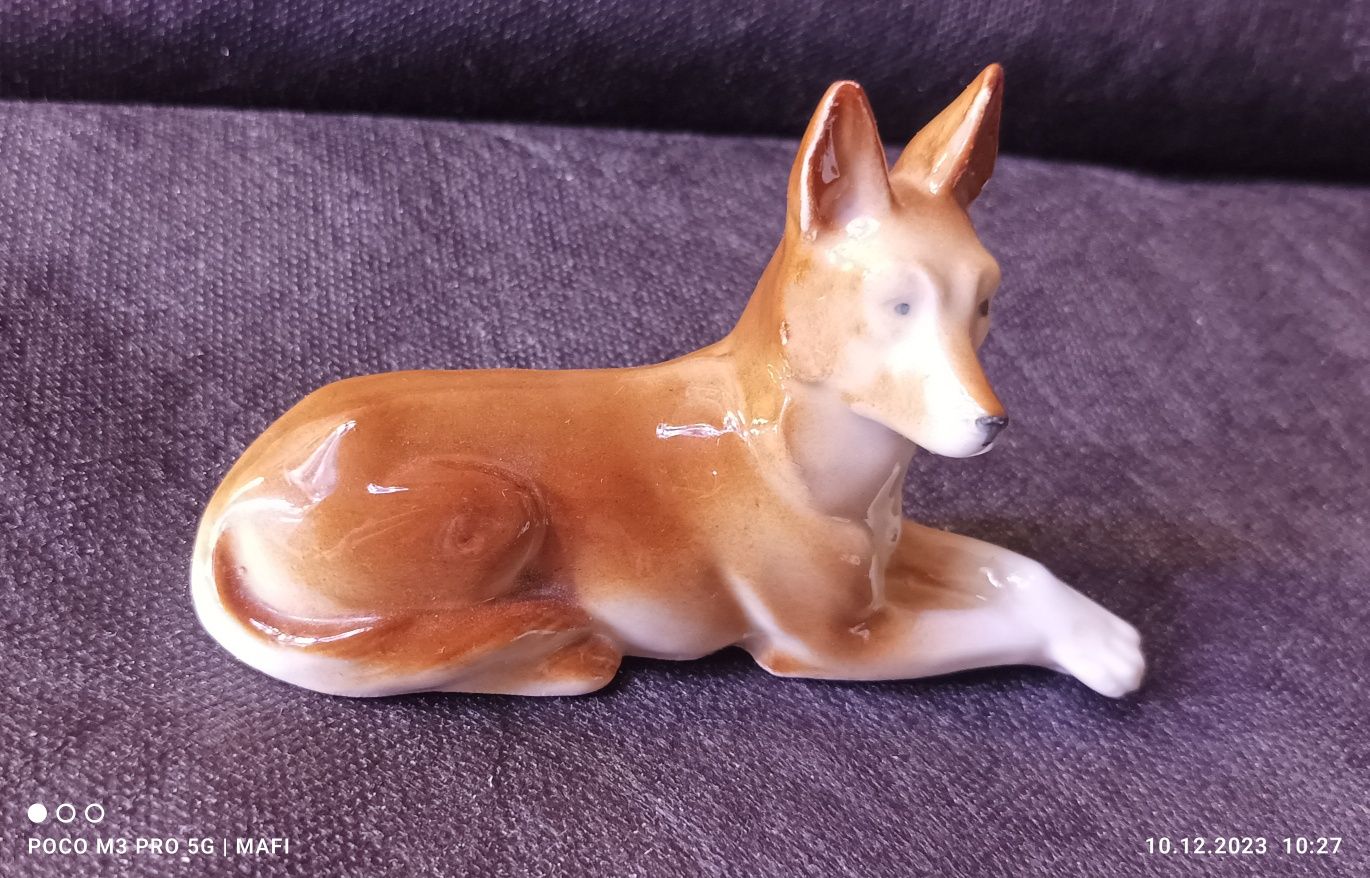 Stare figurki porcelanowe psów do kolekcji