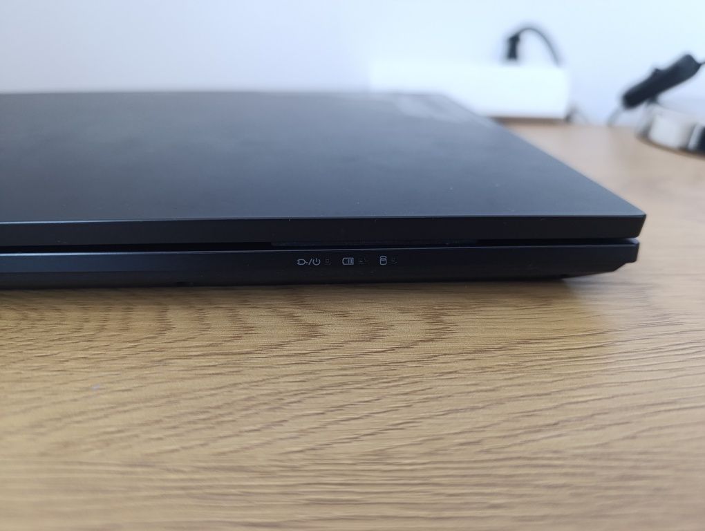 Sprzedam laptopa GIGABYTE G5 KF rtx 4060