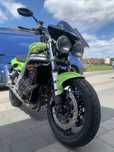Triumph Speed Triple 955i model T509 z roku 1998 na białych tablicach