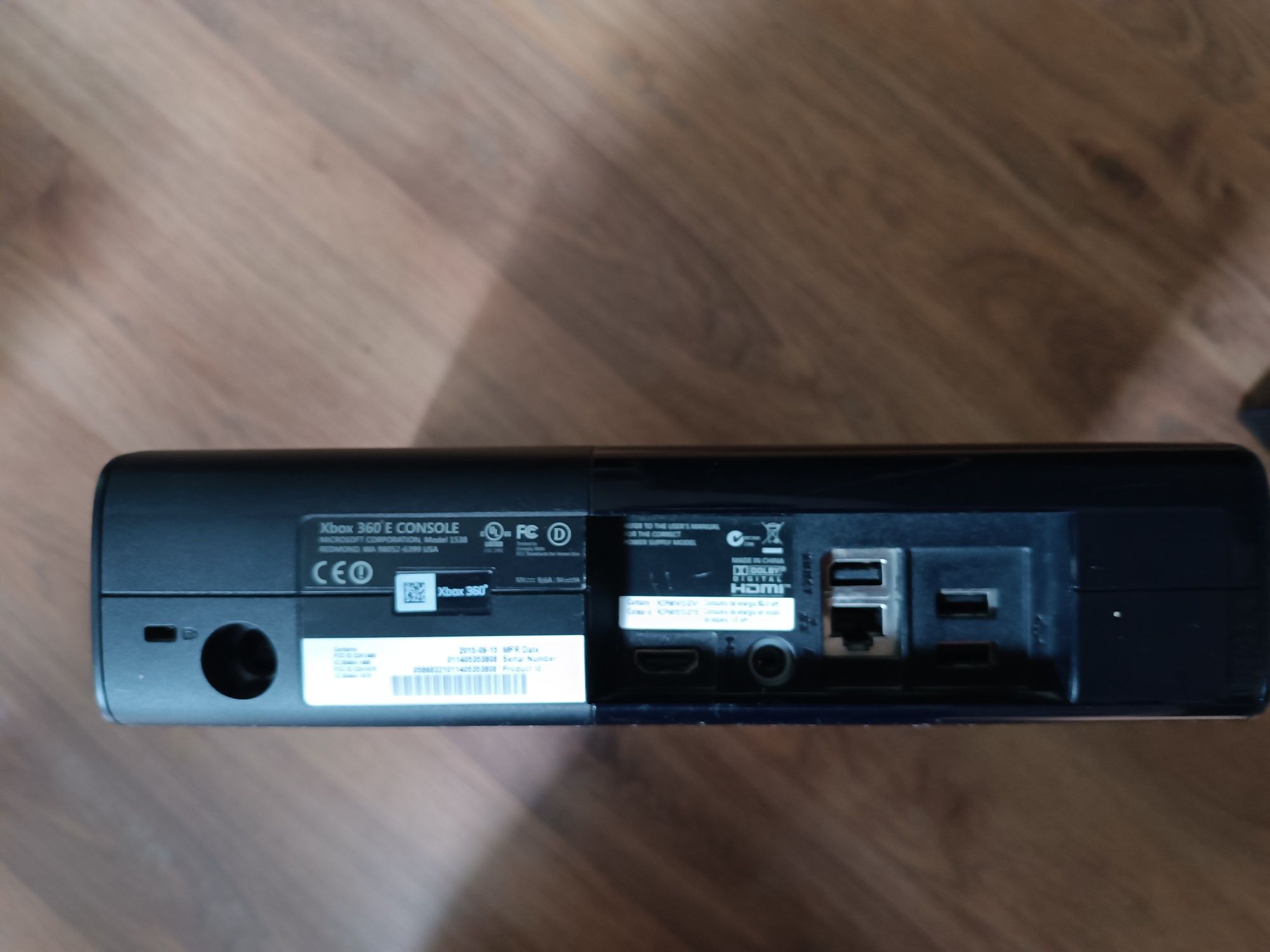 XBOX 360 SLIM E + 2 pady + KINECT + 4 gry + okablowanie